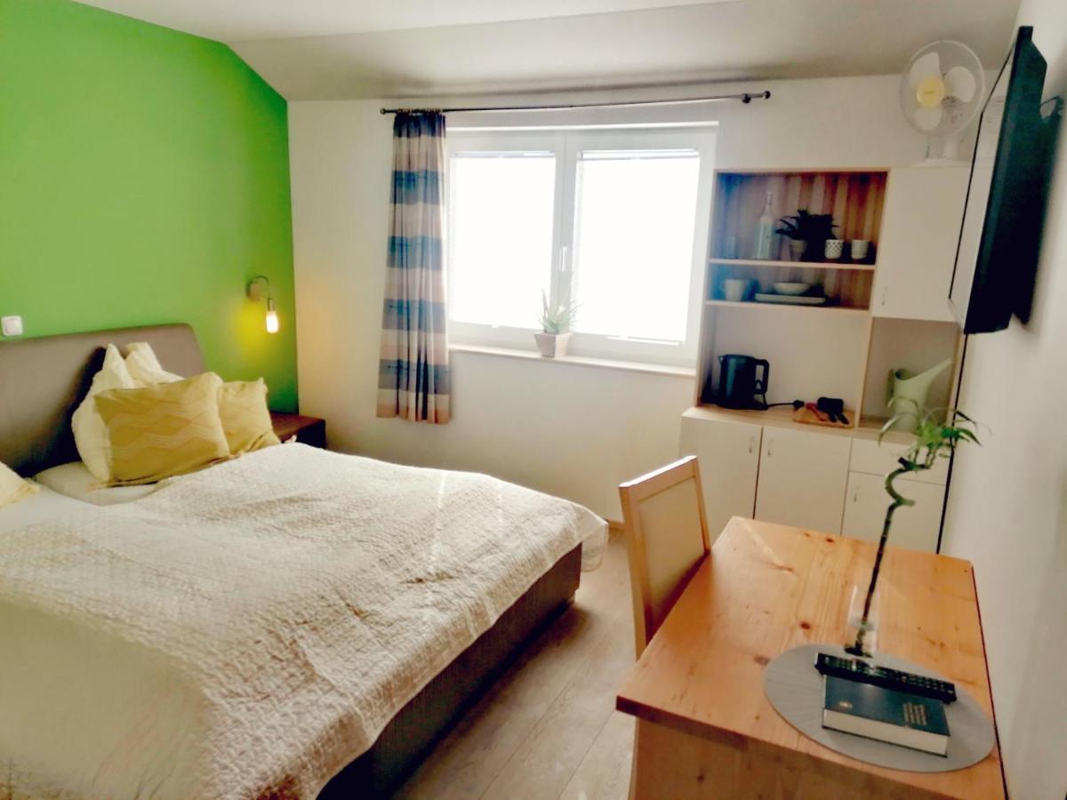 Taferne In Koestendorf - Ferienwohnung Monteurzimmer Neumarkt am Wallersee Dış mekan fotoğraf